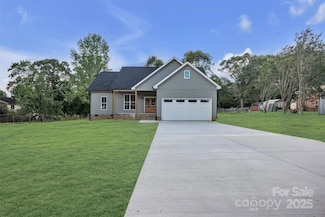 2325 32nd St NE, Hickory, NC 28601