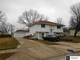 8412 S 49th Terrace, Omaha, NE 68157