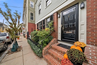 77 Russell St, Charlestown, MA 02129