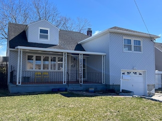 134 Mckinley Ave, Island Park, NY 11558