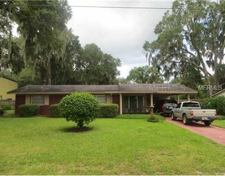 4748 6th St, Zephyrhills, FL 33542