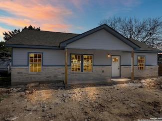 1080 Green Hill Dr, Canyon Lake, TX 78133