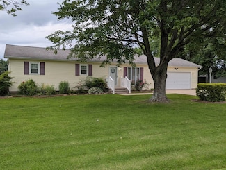 7906 E Laurel Ln, Robinson, IL 62454