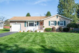 660 Chapel Ln, Campbell, OH 44405