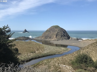 690 King St Unit 3, Port Orford, OR 97465