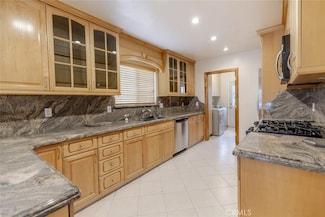13811 Valerio St, Van Nuys, CA 91405