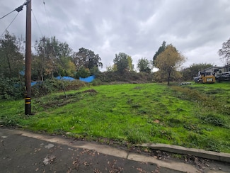 671 Orchard Ln, Redway, CA 95560