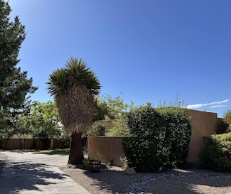 5733 Peppertree Place NE, Albuquerque, NM 87111