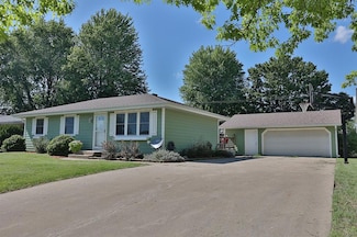 203 W Pleasant St, Monroe, IA 50170