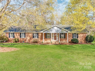 108 Glenview Dr, Cherryville, NC 28021