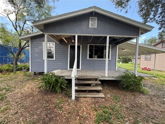1105 Range St, Alice, TX 78332