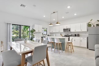 877 NW 3rd Way, Pompano Beach, FL 33060