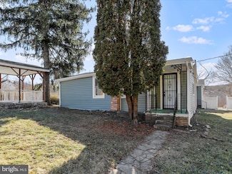 32 Bullett Alley, Paw Paw, WV 25434