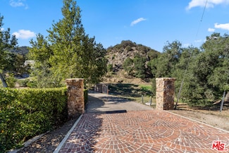 622 E Carlisle Rd, Westlake Village, CA 91361