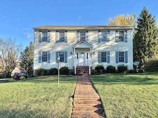 8221 Olde Tavern Rd, Roanoke, VA 24019