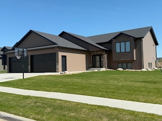 643 Flint Dr, Bismarck, ND 58503