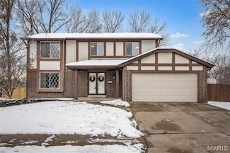 2471 Pheasant Run Dr, Maryland Heights, MO 63043