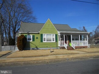 17 11th Ave, Glendora, NJ 08029