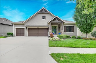 11223 S Montclaire Dr, Olathe, KS 66061