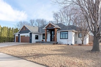 2110 Coventry Ln, North Mankato, MN 56003