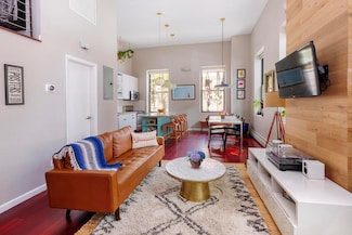 88 Meserole Ave Unit 1B, Brooklyn, NY 11222