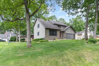 1989 Hidden Valley Dr, Crown Point, IN 46307