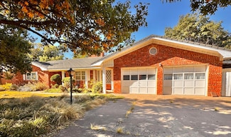 1403 Amarillo St, Plainview, TX 79072