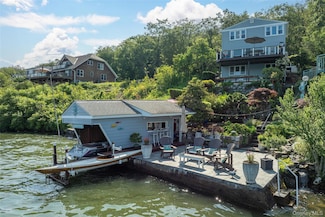 580 Jersey Ave, Greenwood Lake, NY 10925