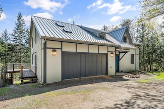 827 Tyler Creek Rd, Ashland, OR 97520