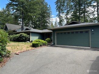 291 E Michelle Dr, Union, WA 98592