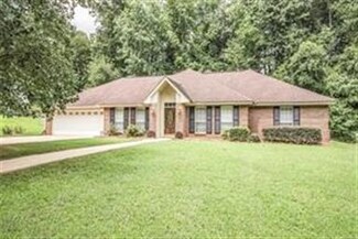 154 Lake Bend Cove, Elmore, AL 36025