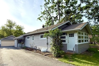 3 Fern Ln, Denville, NJ 07834