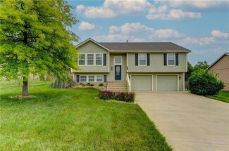 2316 Sumter Ct, Leavenworth, KS 66048