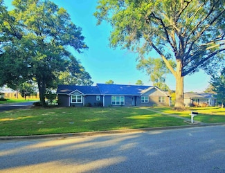 1101 Briarwood Ln, Longview, TX 75604