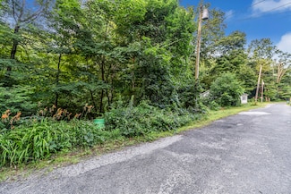 10 Railroad Ave, East Hampton, CT 06424