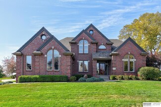 1102 Wicklow Rd, Papillion, NE 68046