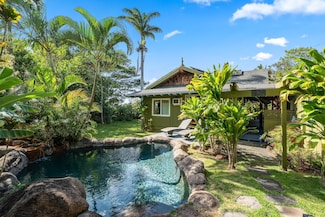 690 E Kuiaha Rd, Haiku, HI 96708