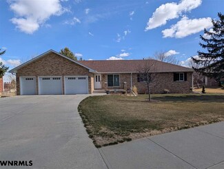2830 Clubhouse Dr, Gering, NE 69341