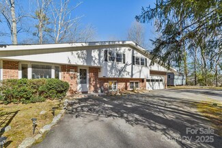 76 Royal Knoll Dr, Hendersonville, NC 28739