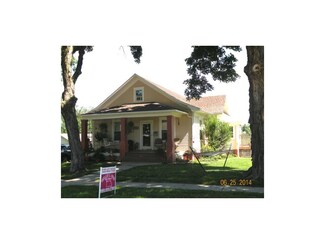 200 W 15th St, Higginsville, MO 64037