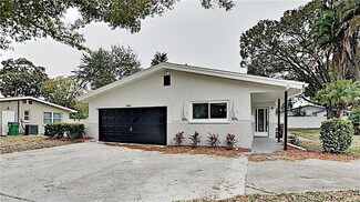 10450 Blossom Lake Dr, Seminole, FL 33772