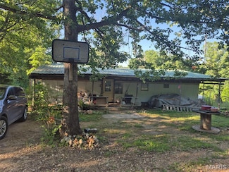 169 Clover Ln, Bourbon, MO 65441