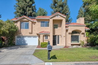 298 E Lindbrook Ln, Fresno, CA 93720