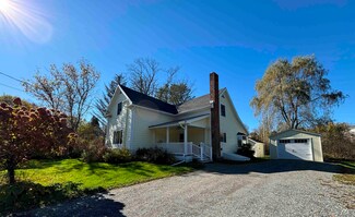 82 Cottage St, Morrisville, VT 05661