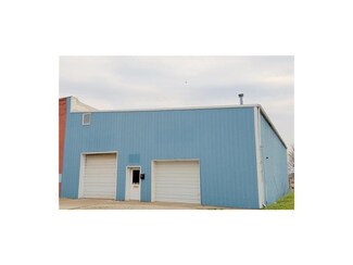 240 E 5th Ave, Garnett, KS 66032
