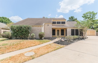 1047 Honey Hill Dr, Houston, TX 77077