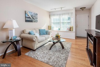 24 Woodstream Ct, Mantua, NJ 08051