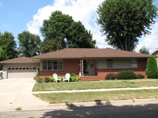 211 E Oakland Ave, Luverne, MN 56156