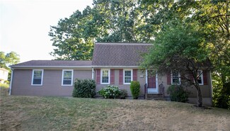 122 Cross Bow Ln, West Warwick, RI 02893