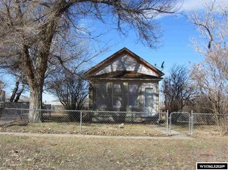 422 N 2nd St, Douglas, WY 82633